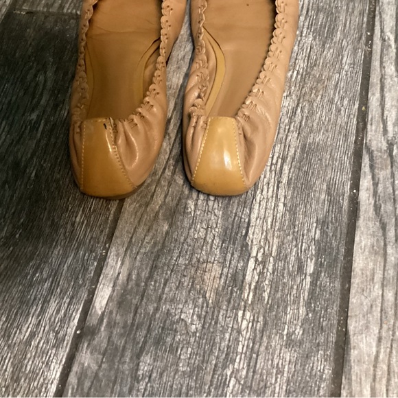 💥PRICE DROP💥 Eddie Bow Flats in Royal Tan - Picture 4 of 8